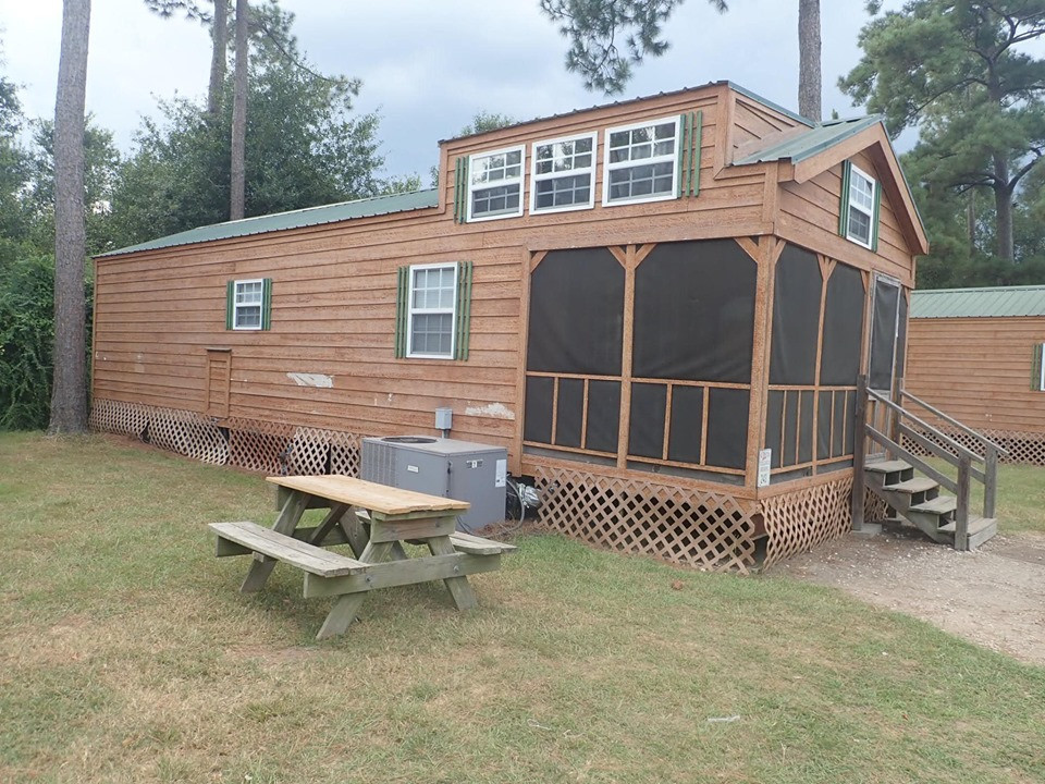 Lodging Jellystone Park in Waller, Texas