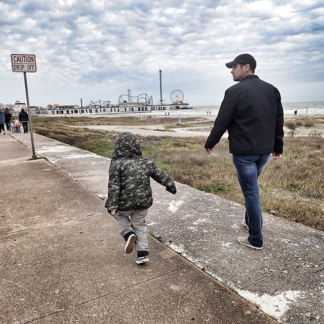walking to Pleasure Pier