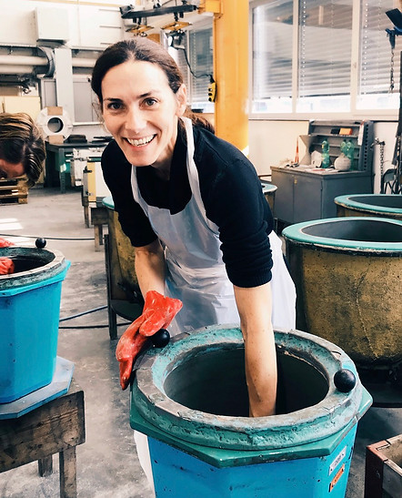 Bei der Herstellung eines Pflanzgefässes im Eternit Werk in Payerne