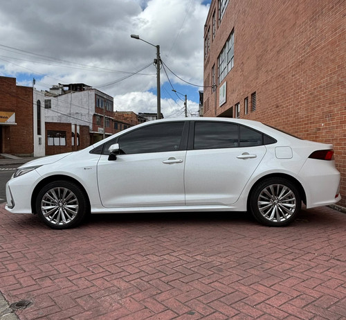TOYOTA COROLLA XEI 2025