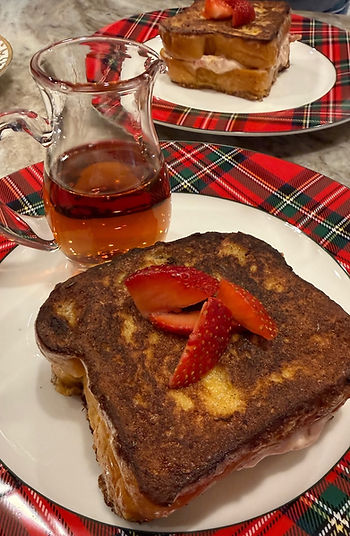 Strawberry-Cheesecake-Stuffed-French-Toast
