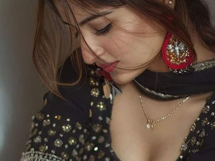 Premium Call Girl – Book Now