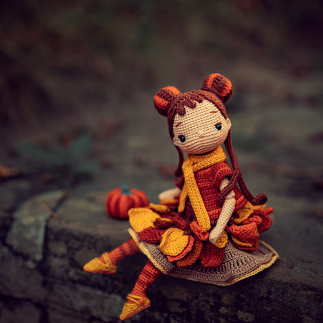 Inspired by the warm hues of autumn, this doll reflects the cozy mood and magic of the season.