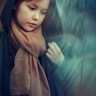 Portrait of a girl in the nature. Photoshoot in the park