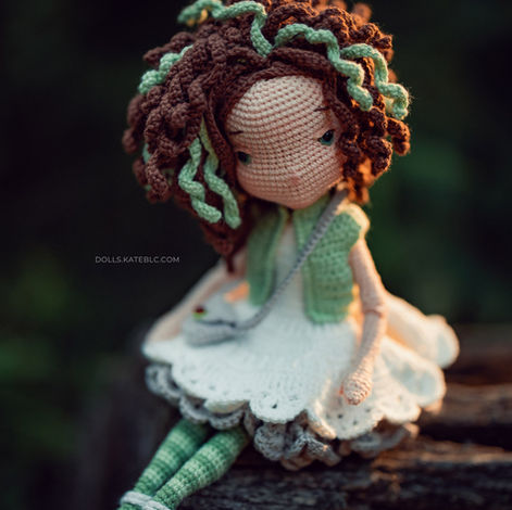 As leaves began to grow on the trees, I found myself craving more greenery in my life after a long, cold spring.