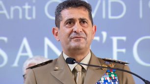 Nuovo ruolo per il commissario all’emergenza Figliuolo che esce dalla porta e rientra dalla finestra