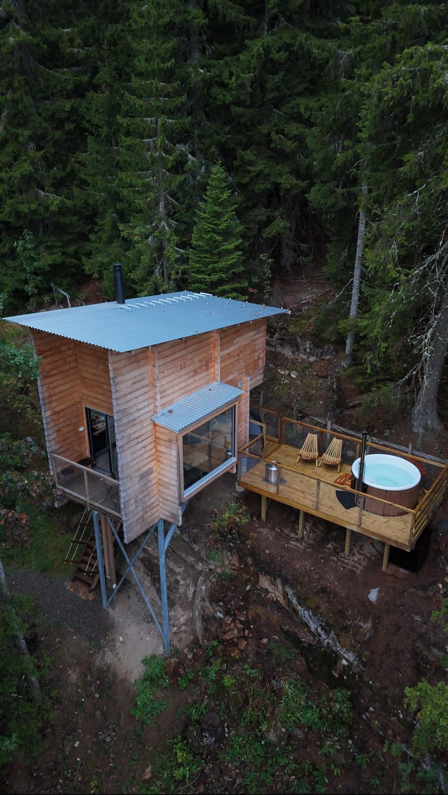Located in Feiring, Norway, LAUV Tretopphytter (LAUV Treetop Cabins) is a modern treehouse retreat designed by architect Jon D. Aarhus. Nestled among the trees with stunning views of Lake Mjøsa, the largest lake in Norway, this architectural project offers travelers a unique way to experience the beauty of the Norwegian landscape, just under 45 minutes from Oslo Airport Gardermoen.
The retreat features two architect-designed treehouse cabins, each with an area of 22 m² (237 ft²). These cabins seamlessly blend Scandinavian design with local history and contemporary comfort. Designed for year-round stays, each cabin is equipped with essential amenities including electricity, underfloor heating, a fireplace, a fully equipped kitchen, and a private bathroom with a shower and toilet. Additionally, each cabin boasts its own outdoor area and a private wood-fired hot tub, allowing guests to relax beneath the open sky while surrounded by nature.
The development of LAUV Tretopphytter was driven by the owners, Marit and Ståle, who aimed to create a strong connection between the architecture and the local heritage. The design draws inspiration from the historic pavilion built by Carsten Anker in the early 19th century, which overlooks Lake Mjøsa. Anker, a significant figure in Norwegian history, was the owner of Eidsvoll Manor, where the Norwegian Constitution was drafted in 1814. The reconstructed pavilion, a key cultural heritage site, influences the treehouse cabin designs.
The overarching concept behind LAUV is to provide guests with an immersive experience in Norwegian nature without sacrificing comfort, making it a perfect getaway for those seeking tranquility and natural beauty.
Project credits
Architects: Jon Danielsen Aarhus
Photography: Ida Rygh, Helene Jansen, Roshiel Angela, Viggo Lundberg
Location: Feiring, Eidsvoll, Norway