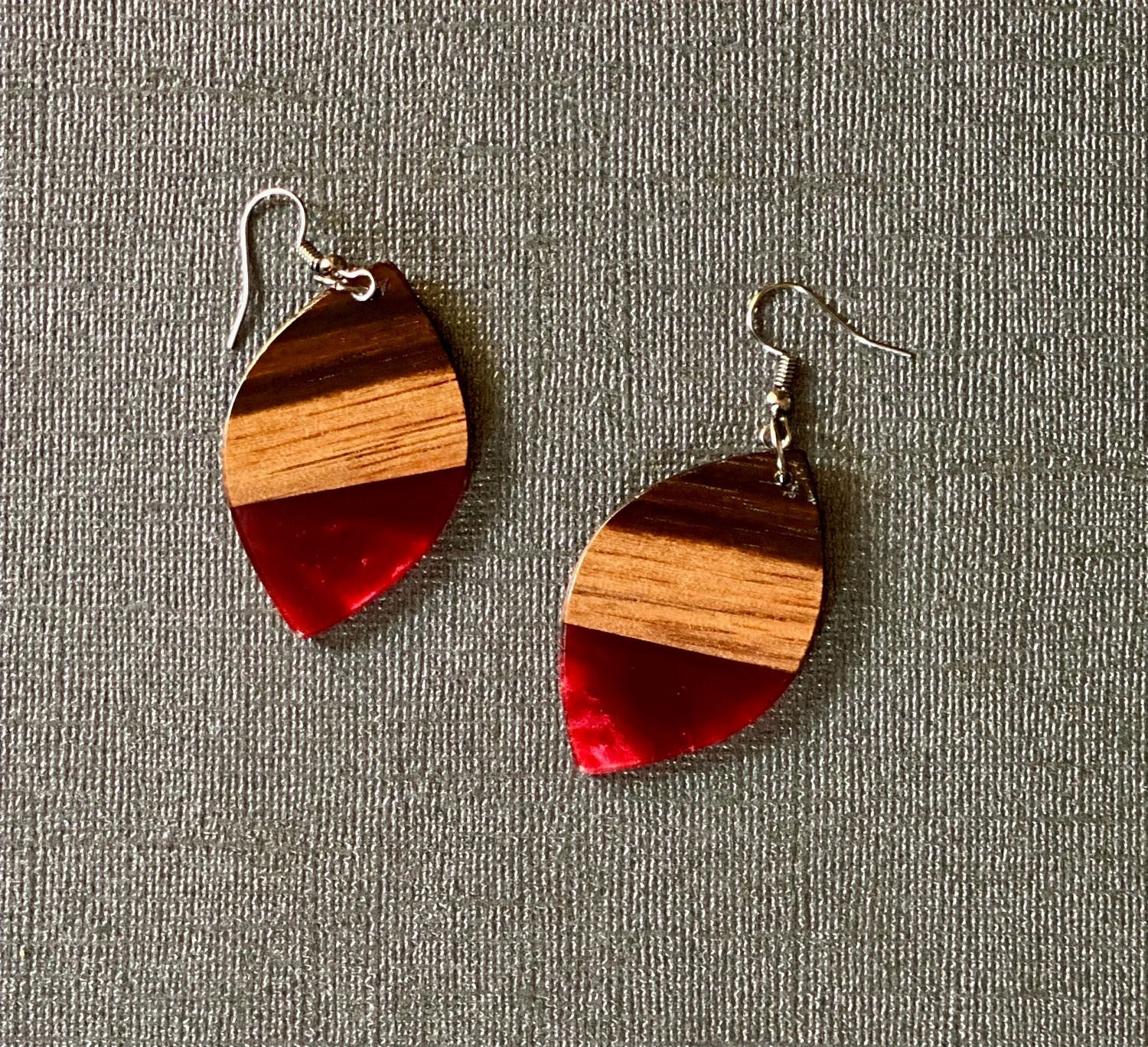 ZIRICOTE LEAF/CRIMSON APPLE WOOD EARRINGS