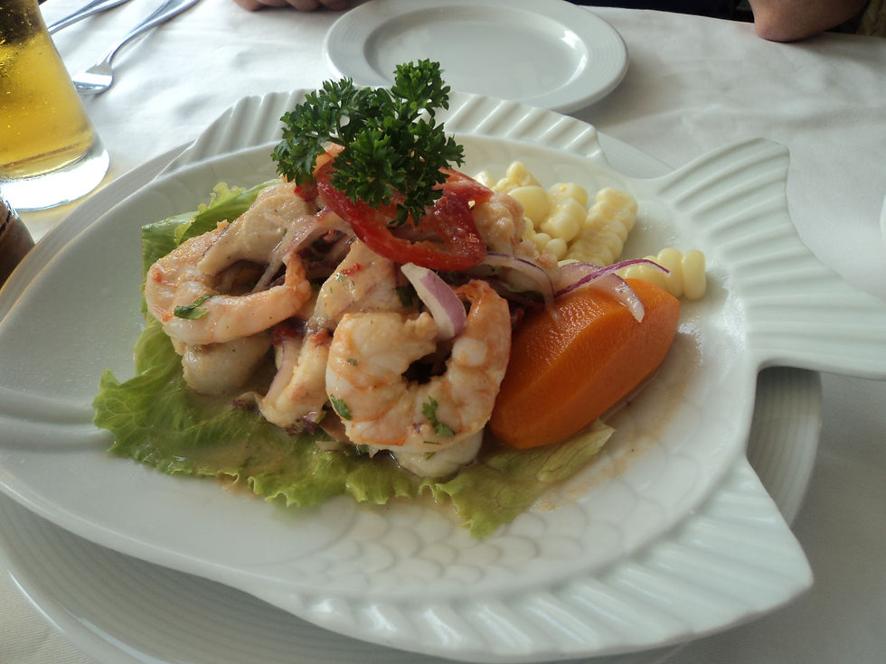 Ceviche de frutos do mar com maíz e camote