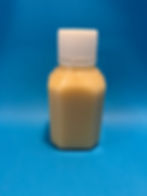 Molkenproteinkonzentrat WPC 60% abgefüllt in einer kleinen Flasche.