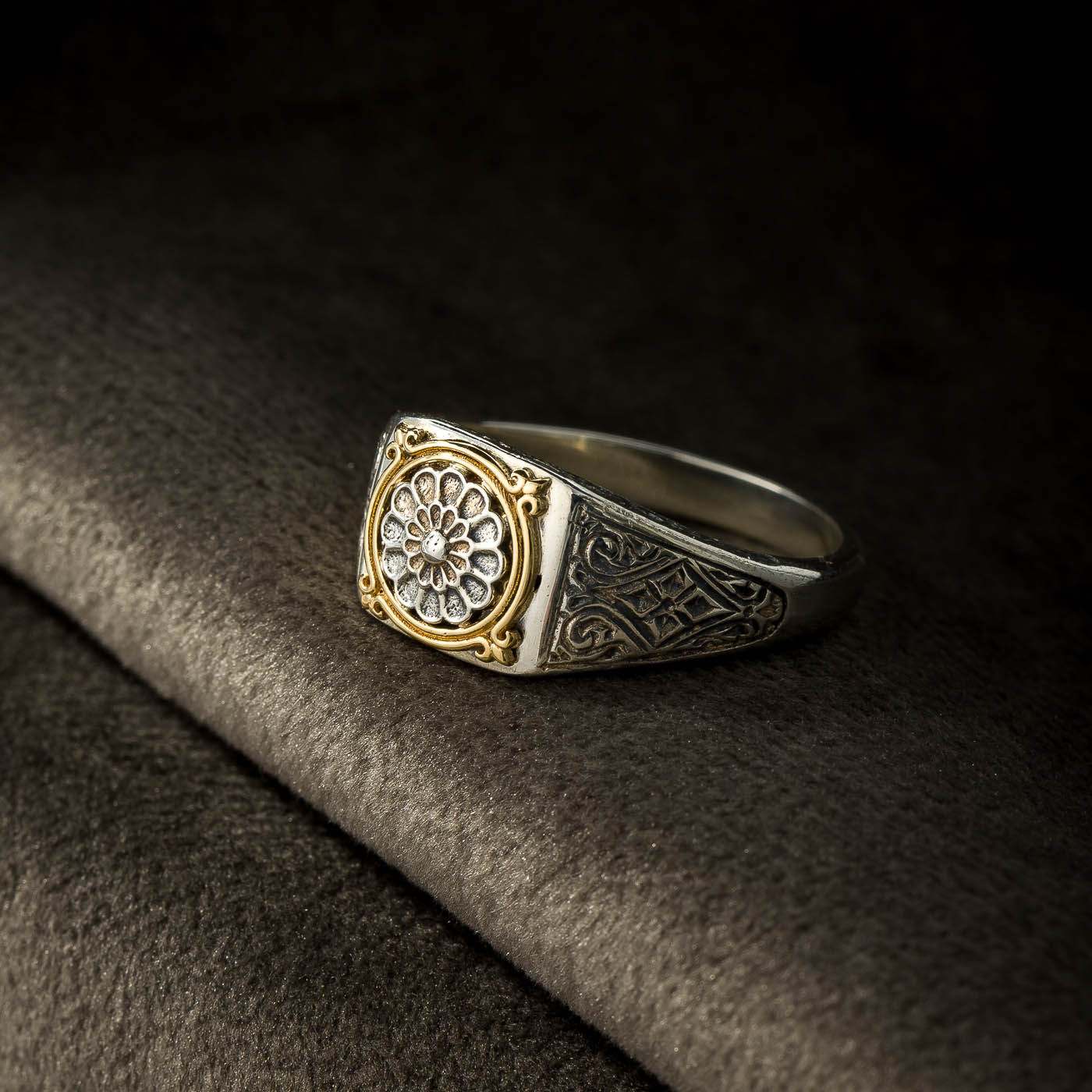 Handmade men’s ring in gold and silver