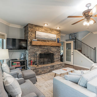 Mt Nebo Sunrise Mountain Haven main living room 1.JPG