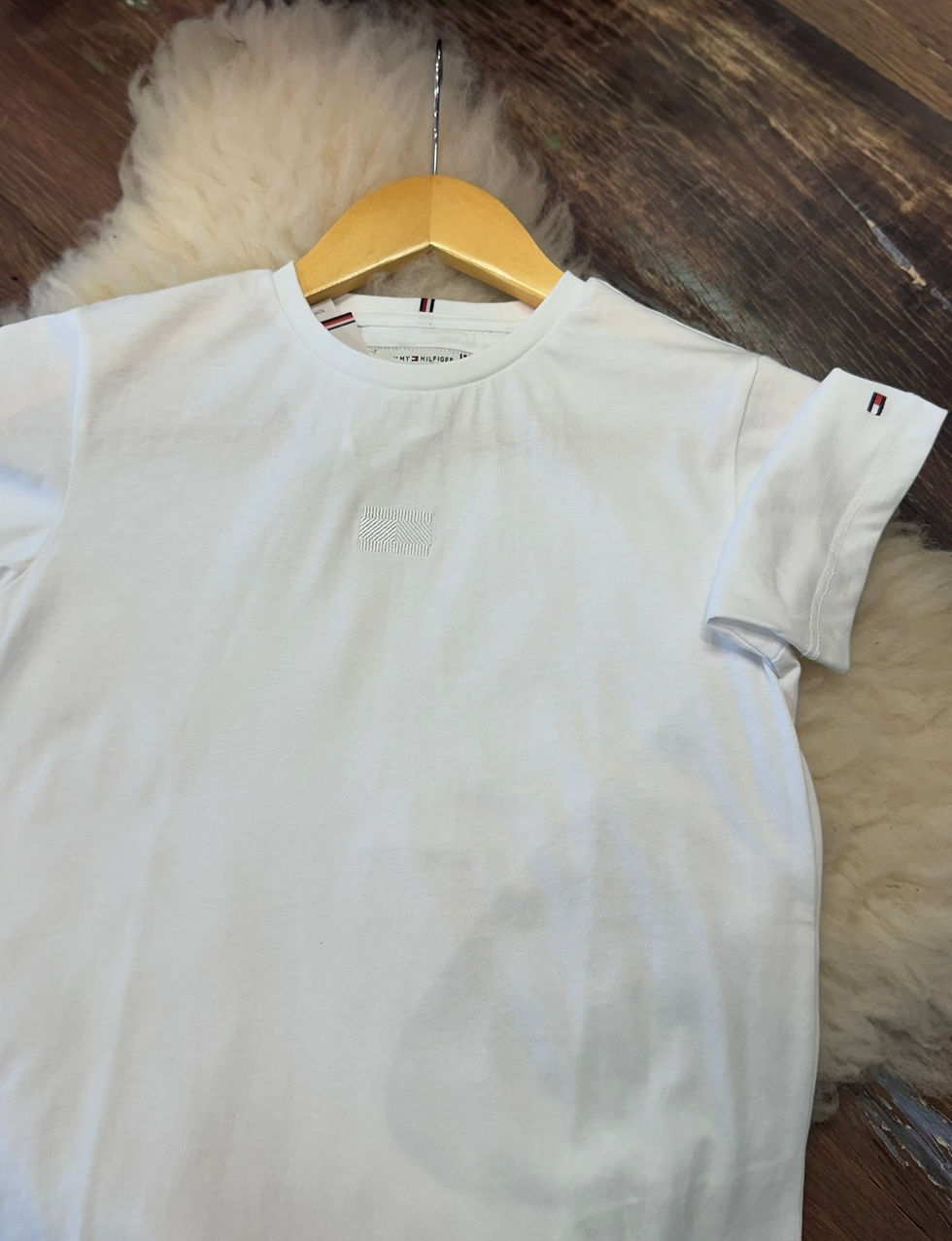 Miniatura: tommy hilfiger tonal flag tee fem TKKG0KG08639