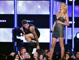 Le strip-tease de Justin Bieber