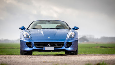 Cinque auto da comprare all'asta di RM Sotheby's di Parigi