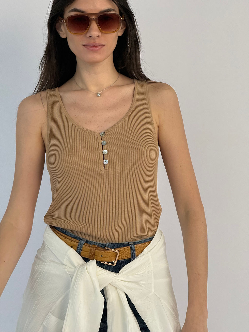 תמונה ממוזערת: גופיית סריג כפתורים |קאמל