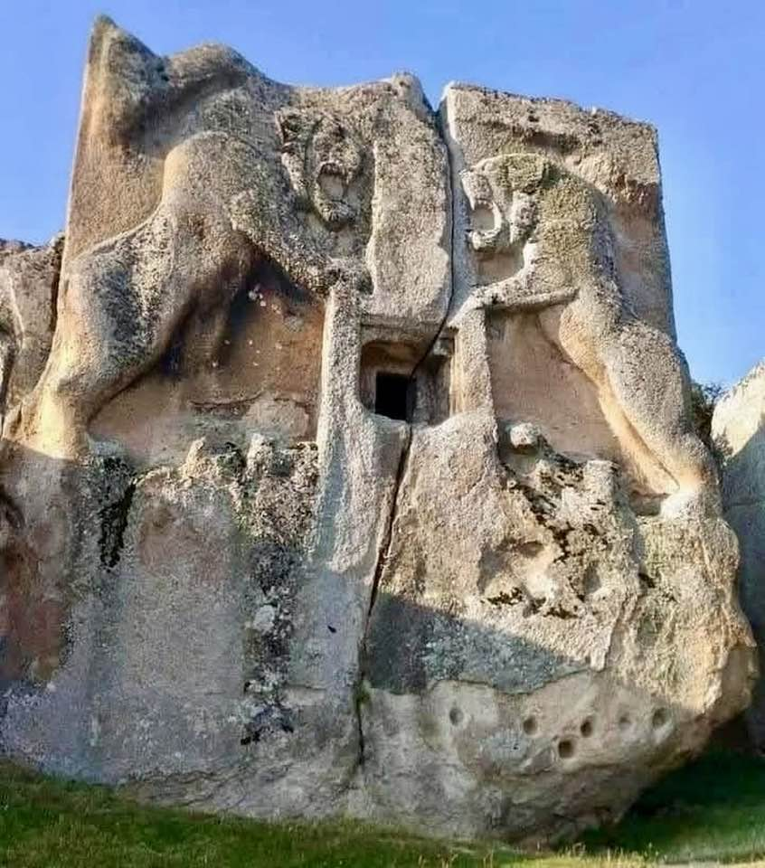 Aslantaş Kaya Mezarı - Afyonkarahisar, MÖ 700'ler.
