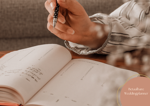 Bruiloftsplanner aan het werk met notitieboekje in sfeervol interieur in Tilburg | Betaalbare weddingplanner Maison du Mariage voor bruiloften in Noord-Brabant en Nederland