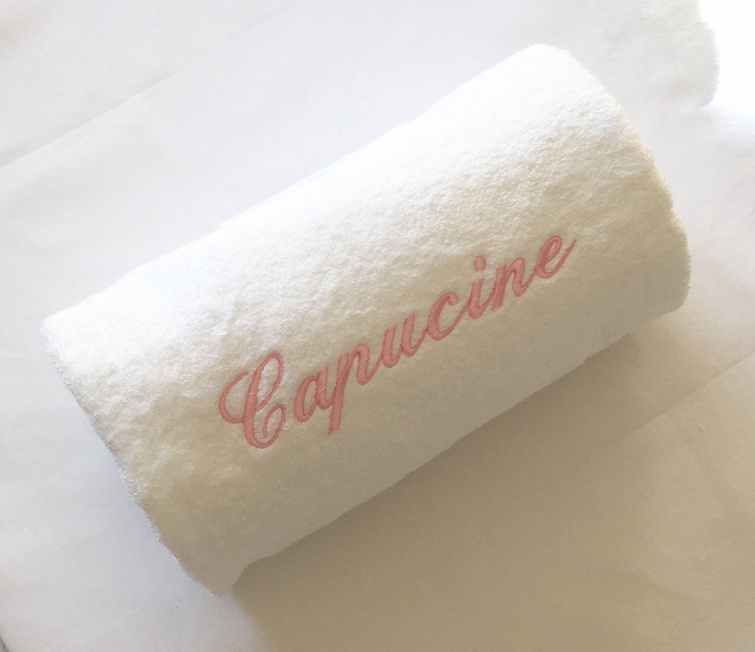 SERVIETTE BRODÉE, drap de douche