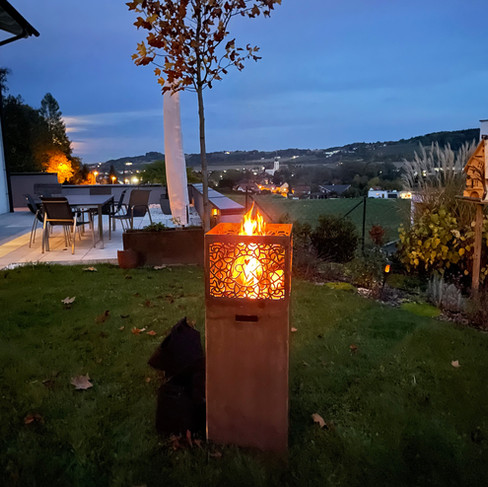 Feuerstelle mit Logo für Hochzeit