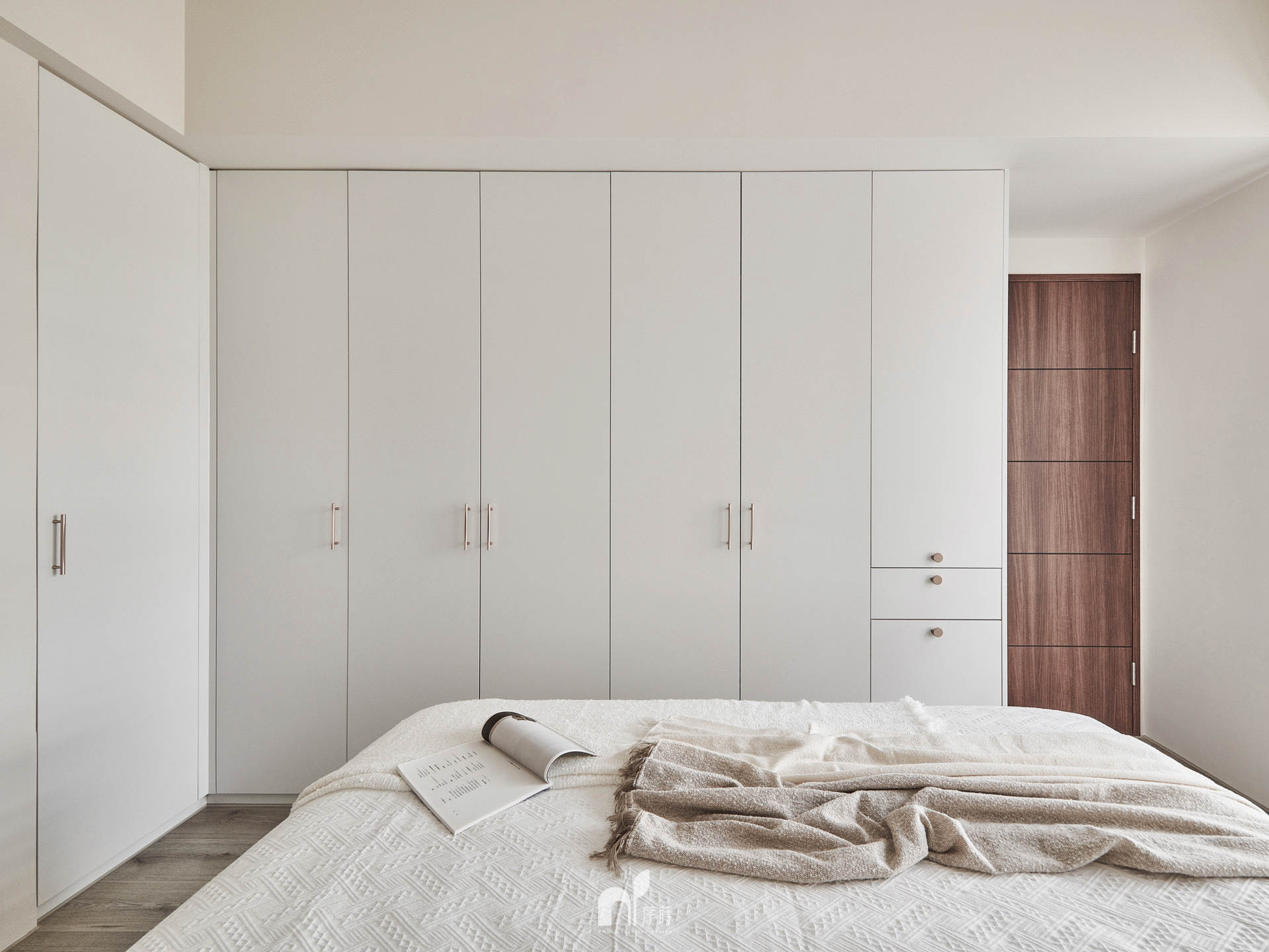 ROOM1.0607.gif