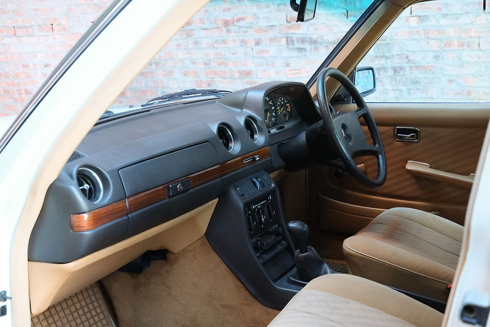 Thumbnail: Mercedes-Benz W123 200E