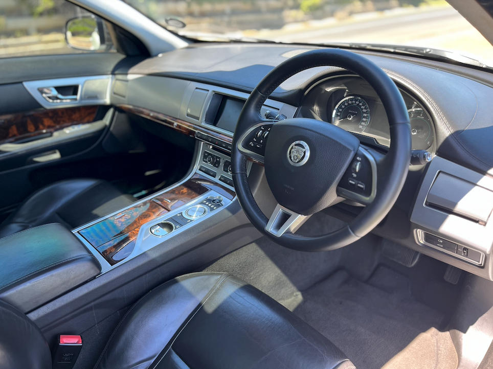 Thumbnail: Jaguar XF 2.0 i4 Premium Luxry