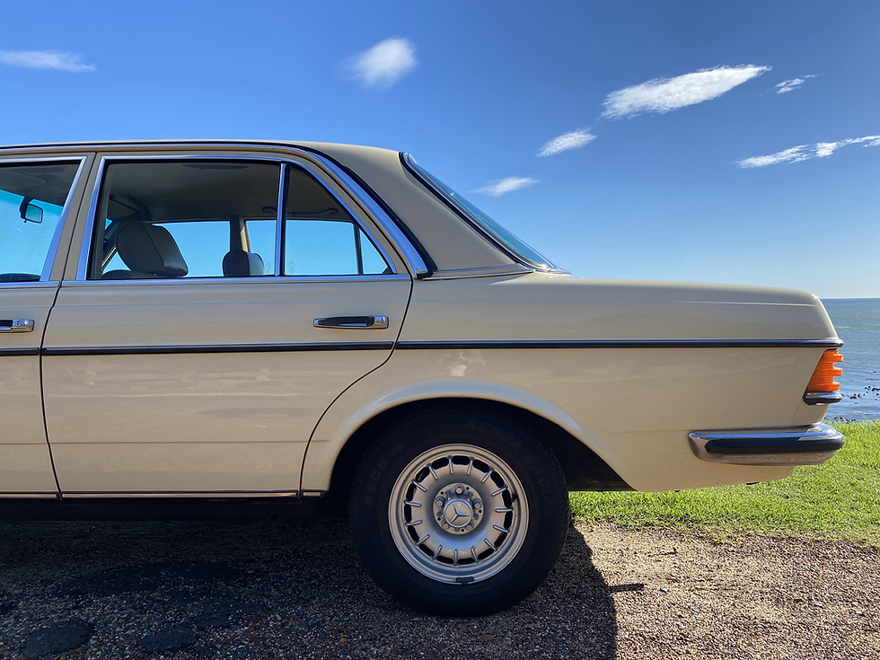Thumbnail: Mercedes-Benz 230E