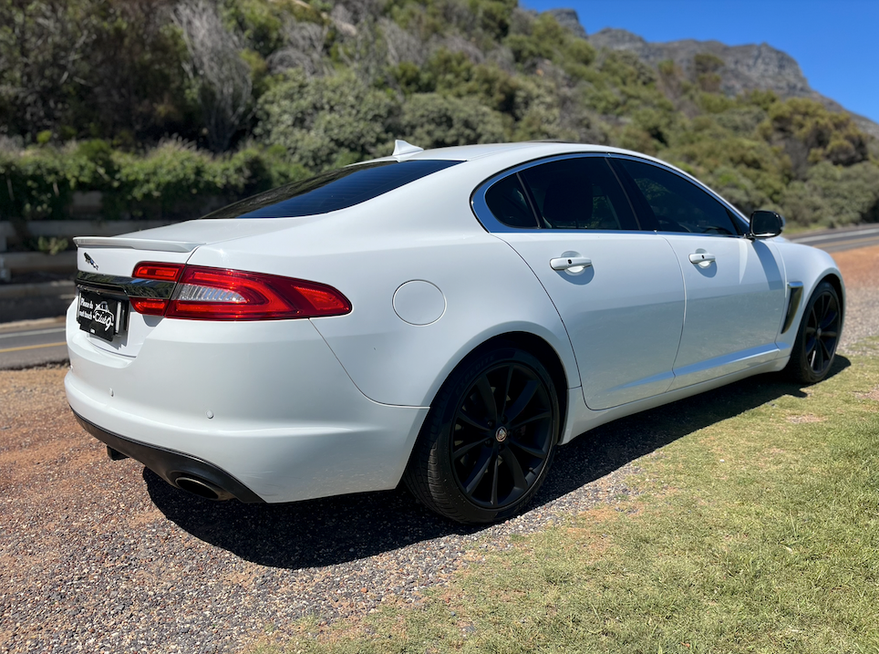 Thumbnail: Jaguar XF 2.0 i4 Premium Luxry