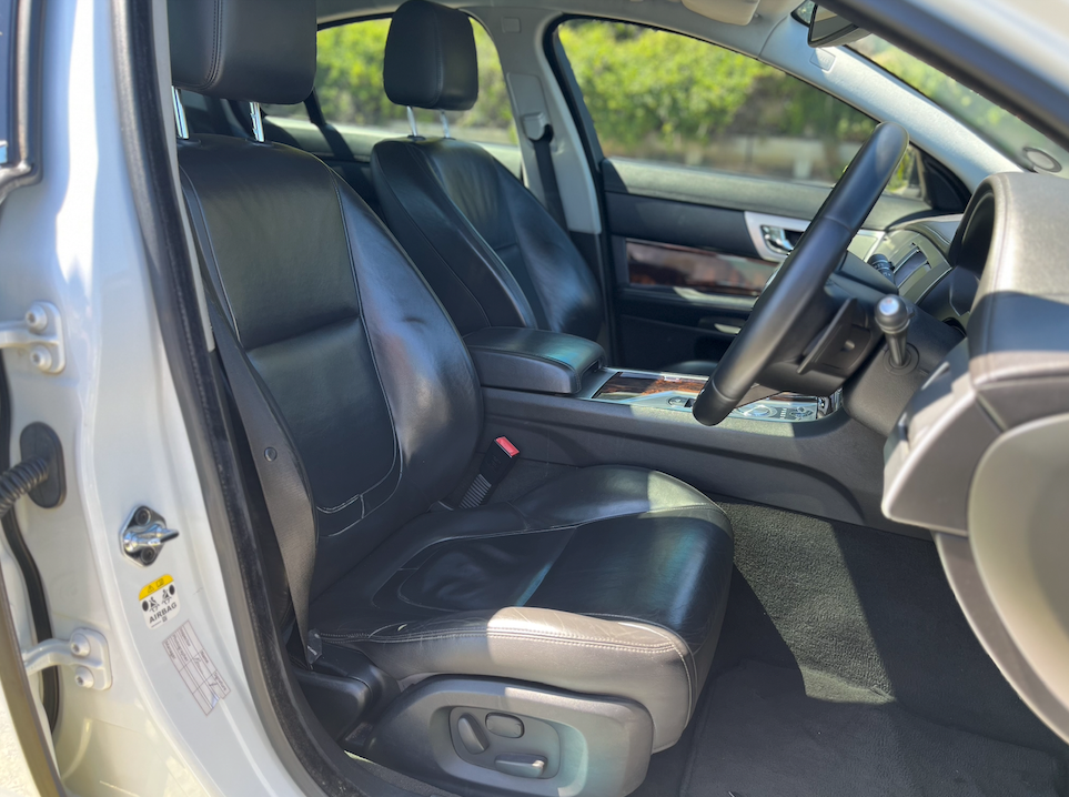 Thumbnail: Jaguar XF 2.0 i4 Premium Luxry