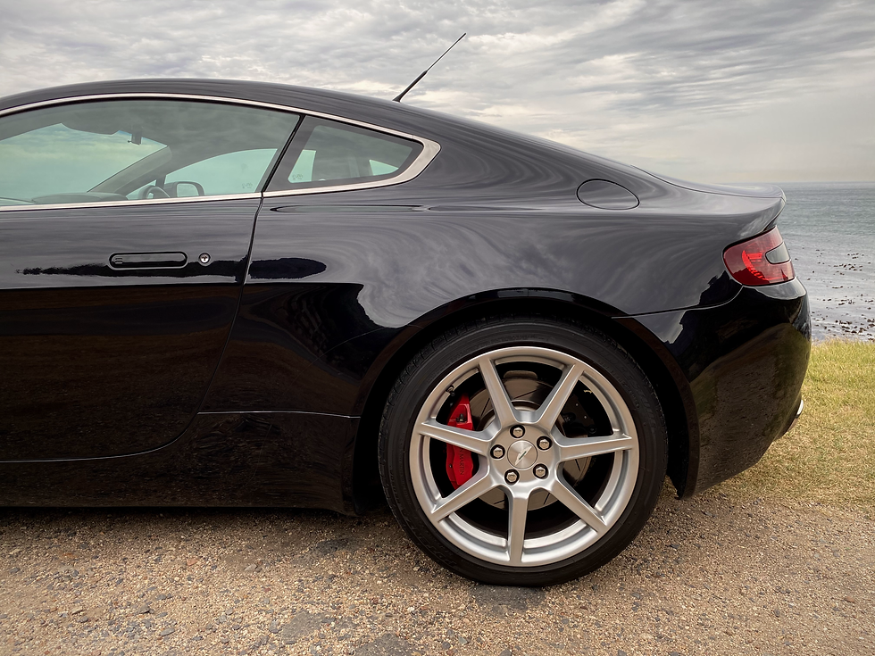 Thumbnail: Aston Martin Vantage V8