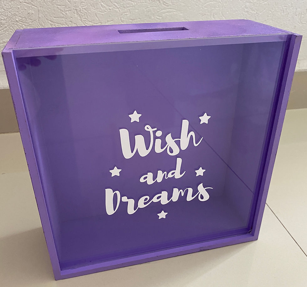 Alcancía pintada con acrílico y vinil