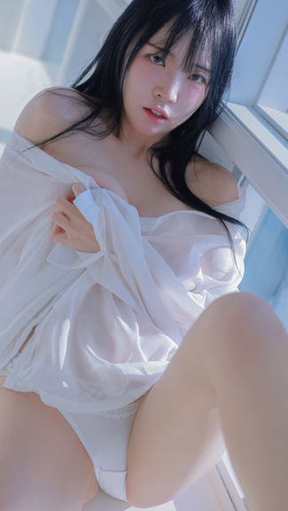 모모리나 크림밀크 EP.1 – 시선을 아래로 끌어당기는 셔츠 한 장의 유혹 (MAXXX)