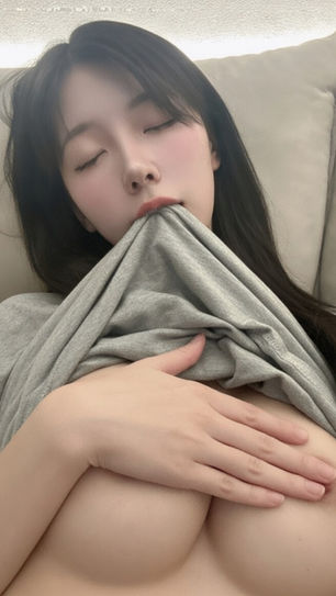 쏘블리 음핵 확대 노출 – 보지 클로즈업, 나체 거유까지 이어지는 완전 노출 (MAXXX PLUS)