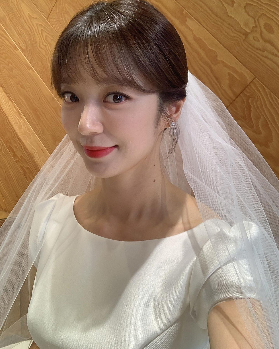 송지인 Song Ji-in 웨딩 베일 셀카 – 청순과 도발의 아이콘