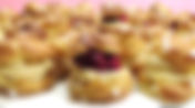 Choux fourrés à la crème pâtissière et aux framboises
