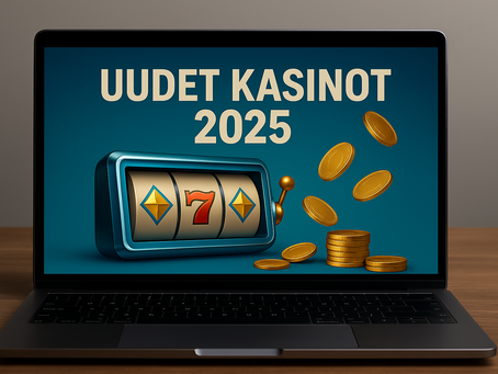 Kannettava tietokone, jonka näytöllä lukee “UUDET KASINOT 2025”. Näytöllä näkyy moderni kolikkopeli, jossa on futuristisia sinisiä sävyjä ja kultakolikoita lentämässä ulos ruudulta, symboloiden uusia kasinoita ja bonustrendejä suomalaisille pelaajille vuonna 2025.