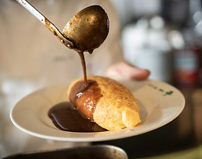 Savor classic Western-style dishes with a Japanese twist at Grill Ippei, a beloved Kobe establishment with over 70 years of history.