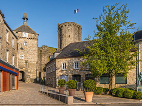 Briquebec : Un donjon impossible qui raconte les Vikings mieux que les Histoire Books