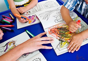 Crianças Desenhando