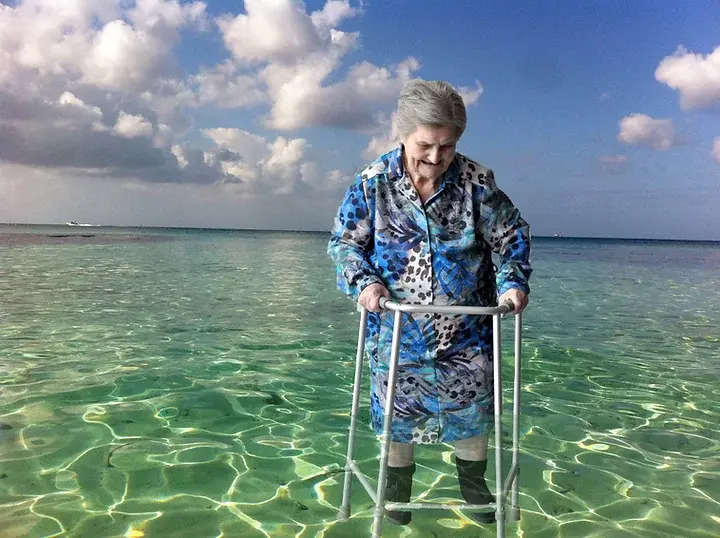 Une-eau-transparentephotomontage.webp