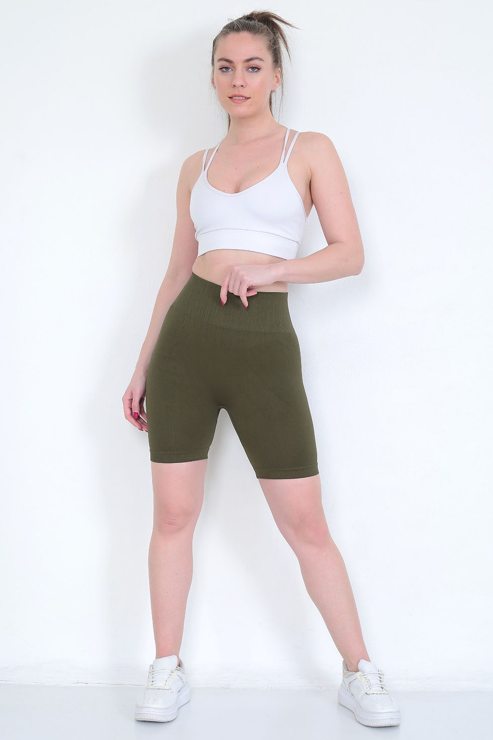 Thumbnail: SEAMLESS  ŞORT