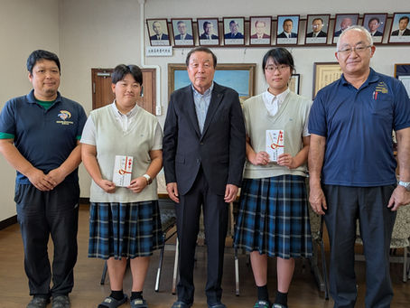 お祝い金贈呈式（全国青年弁論大会／弓道九州大会 出場）