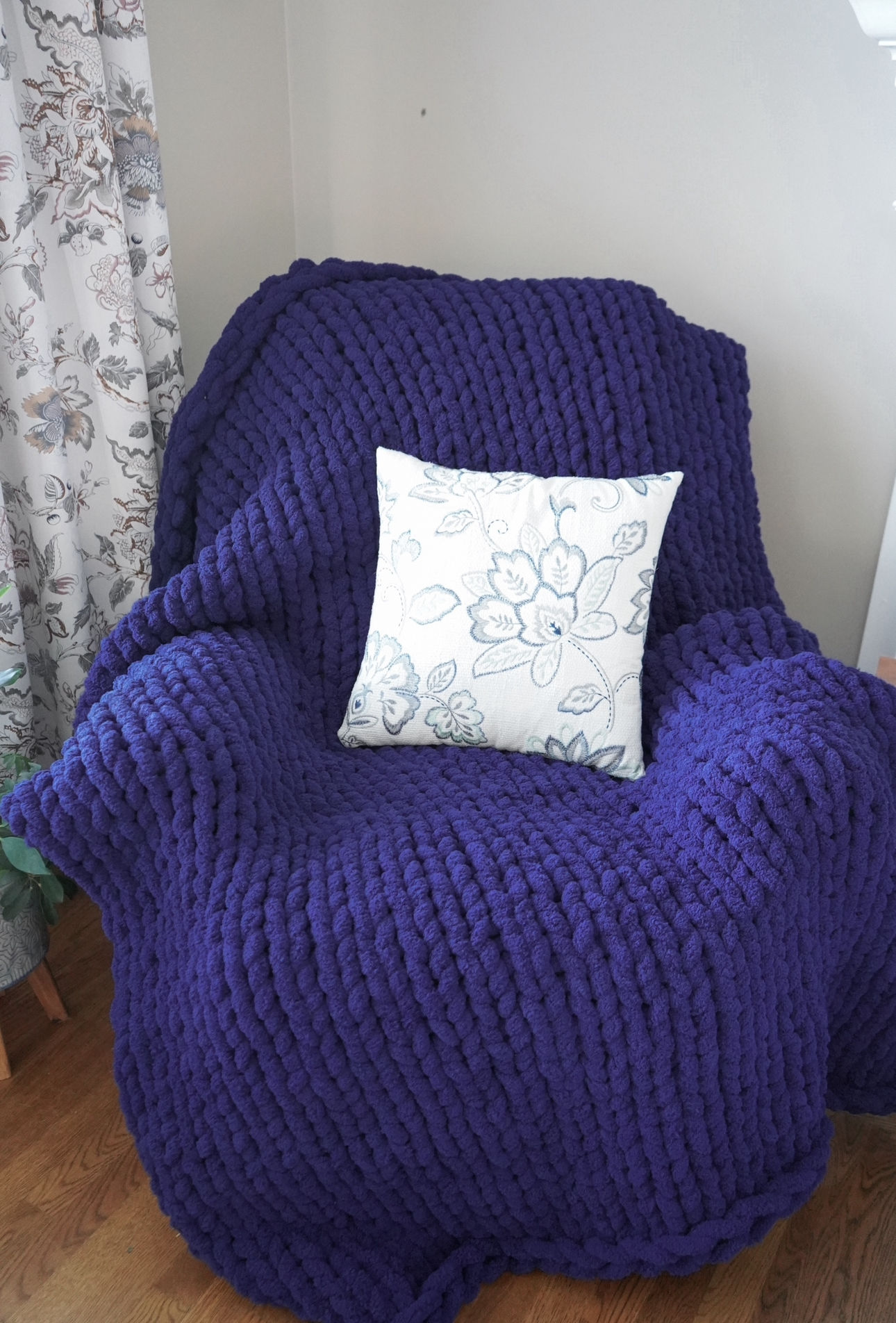 Solid Chunky Hand-Knit Blanket