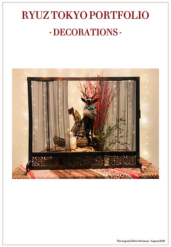 アンティークの鹿の彫刻のディスプレイ