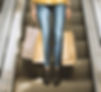 女の子持株ショッピングバッグ