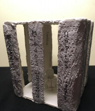 "El propio encierro"