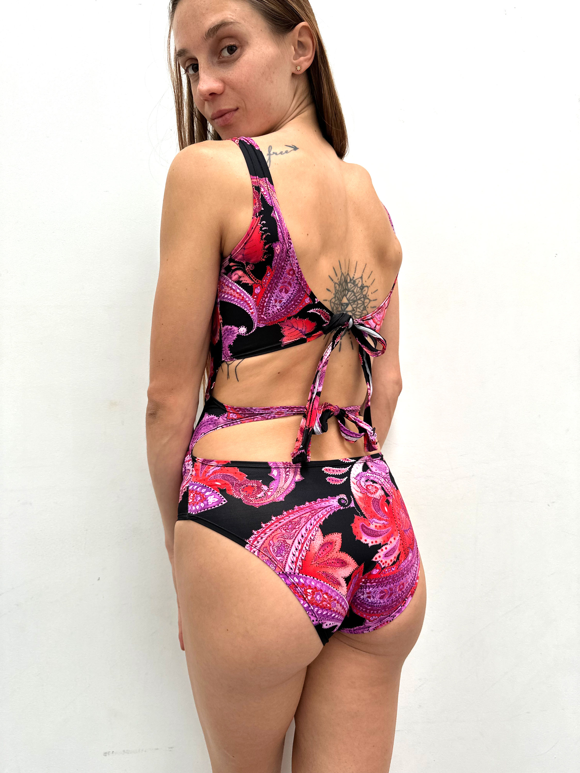 Body paradis rose noué dans le dos