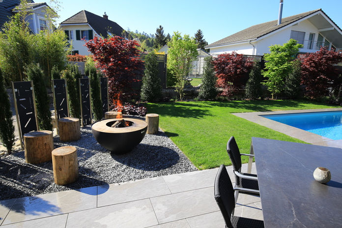 Grillstelle im Garten in Büetigen, Bern, Schweiz