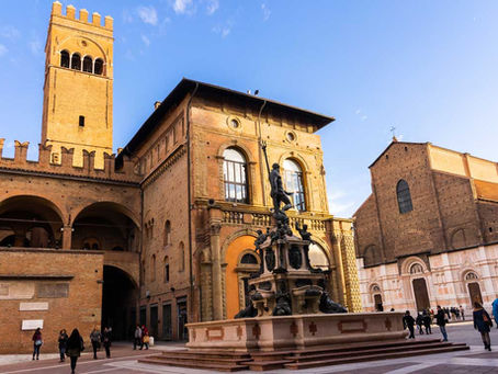 Da Piazza Nettuno a Piazza Maggiore: un assaggio di Bologna prima del cammino